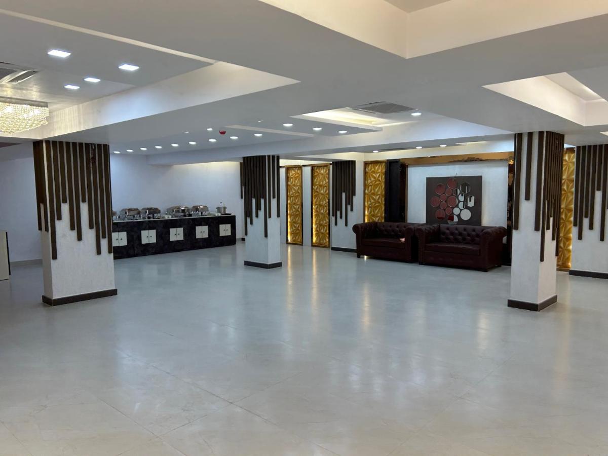 Hotel Cosmopolitan Rooms & Banquet Prayagraj Exterior photo