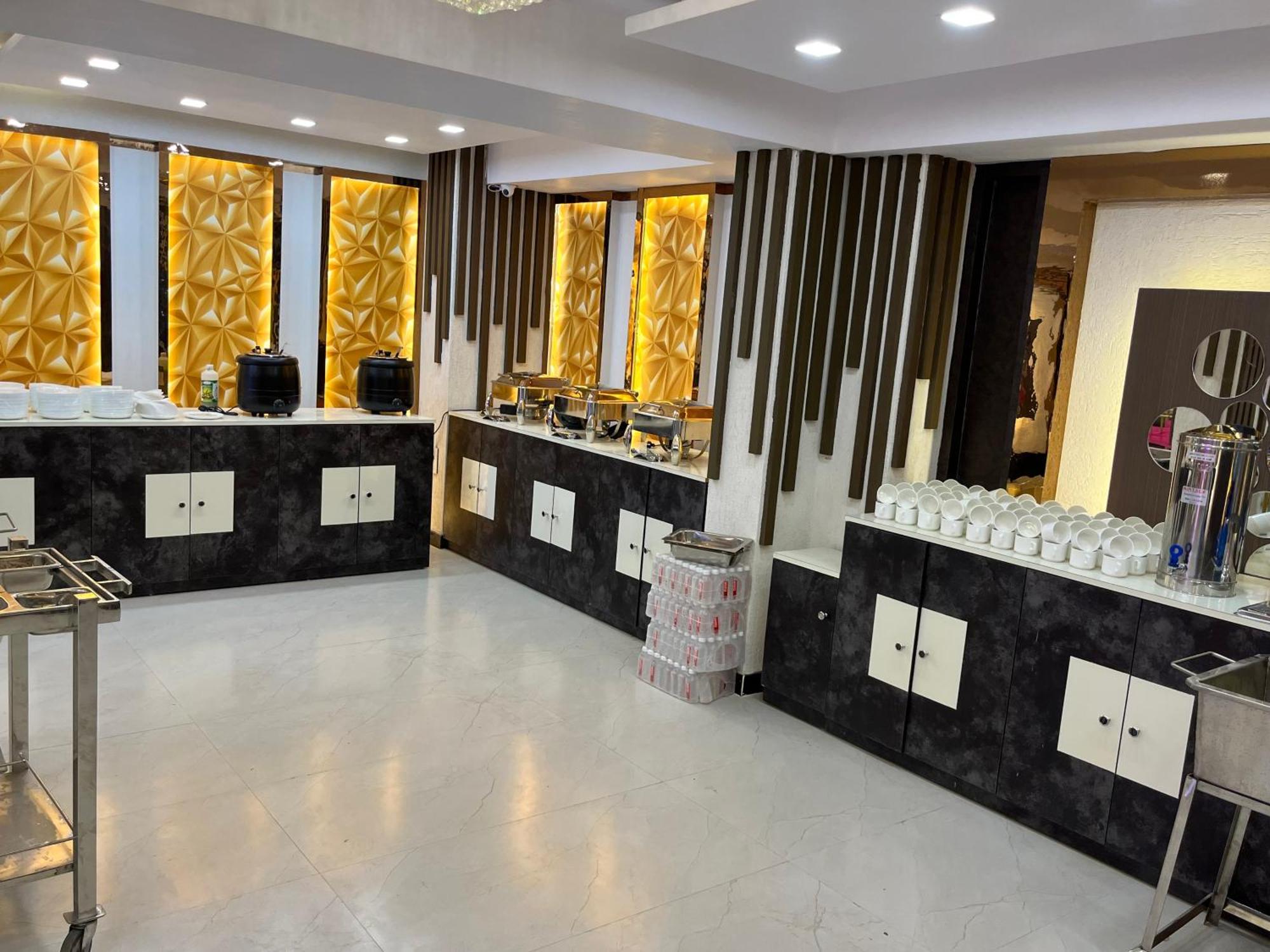 Hotel Cosmopolitan Rooms & Banquet Prayagraj Exterior photo