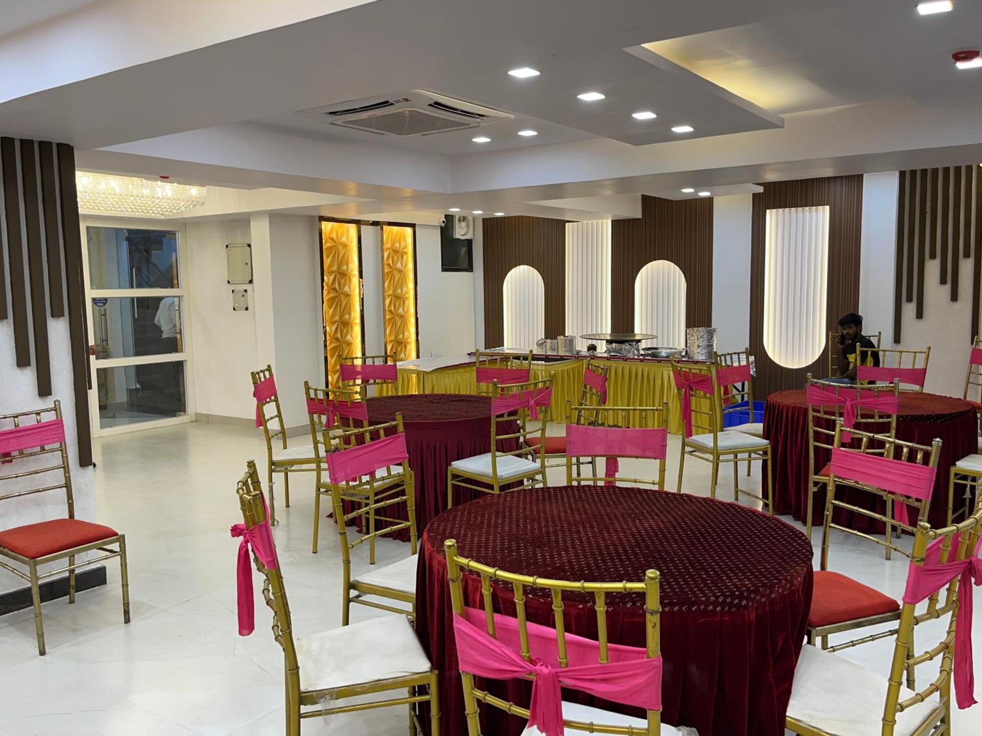 Hotel Cosmopolitan Rooms & Banquet Prayagraj Exterior photo