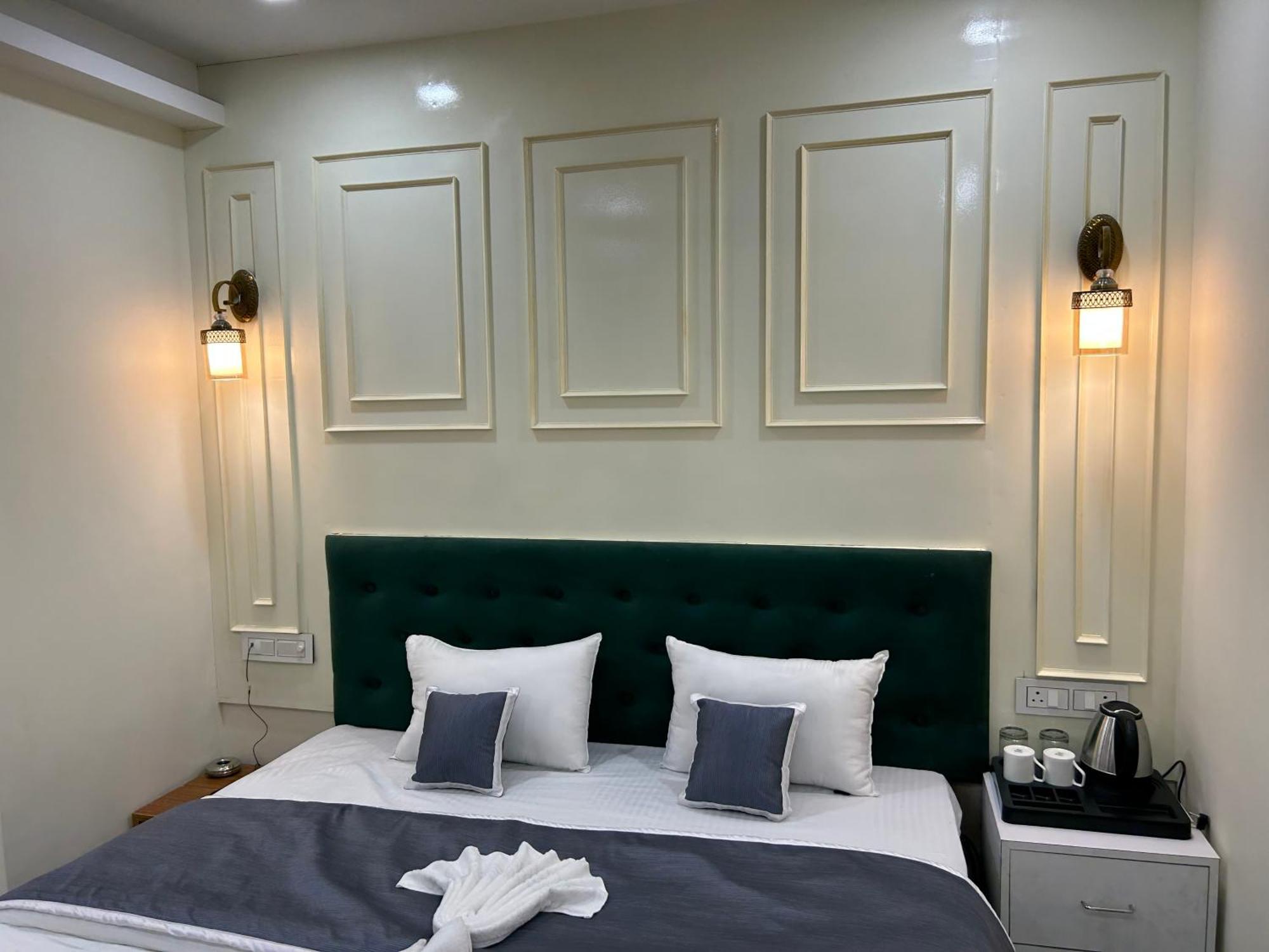 Hotel Cosmopolitan Rooms & Banquet Prayagraj Exterior photo