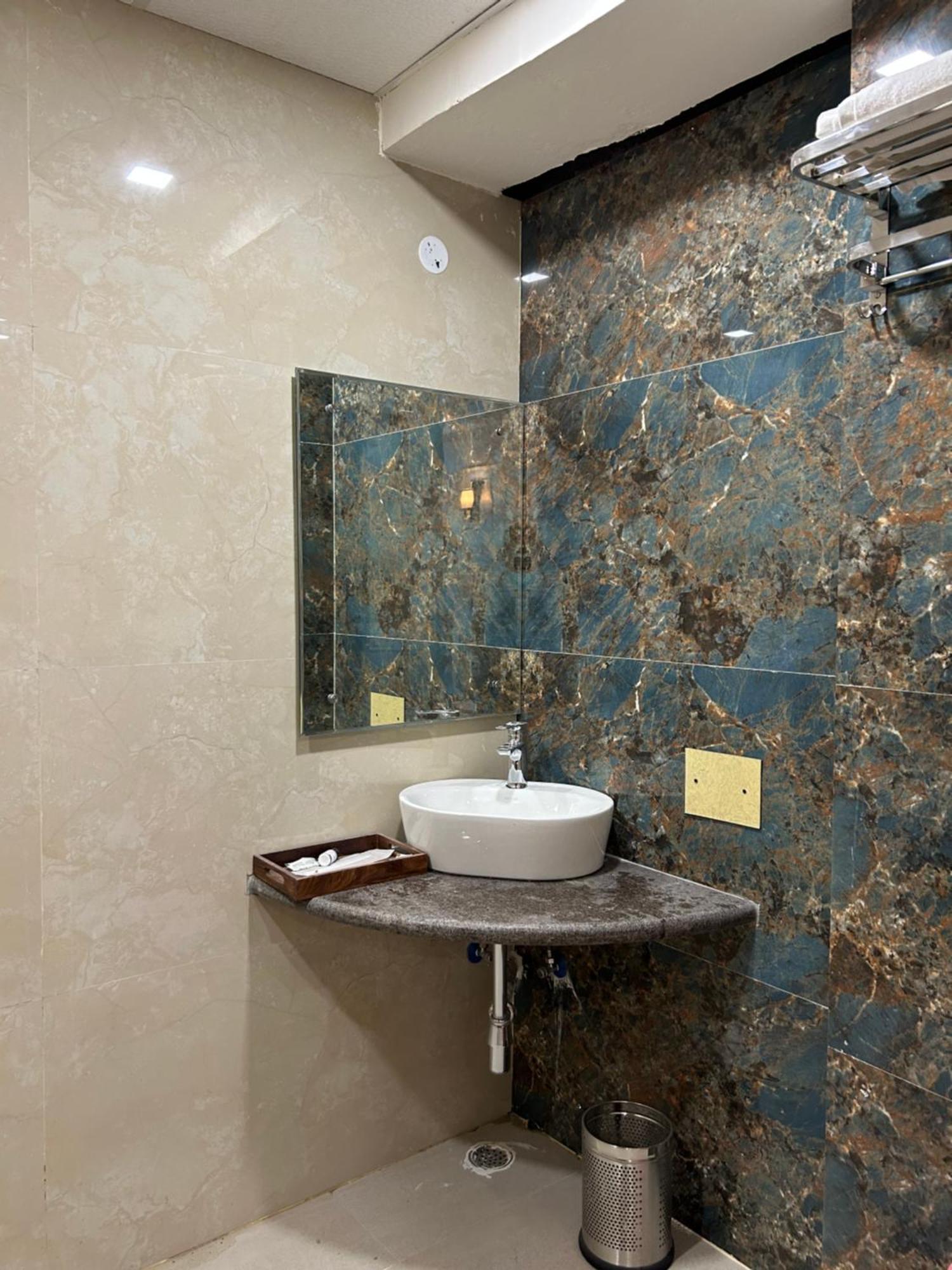 Hotel Cosmopolitan Rooms & Banquet Prayagraj Exterior photo